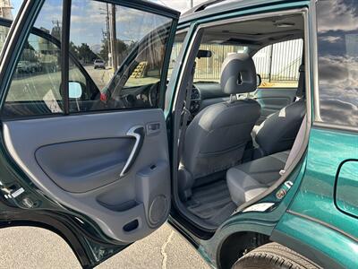 2003 Toyota RAV4   - Photo 15 - Canoga Park, CA 91303