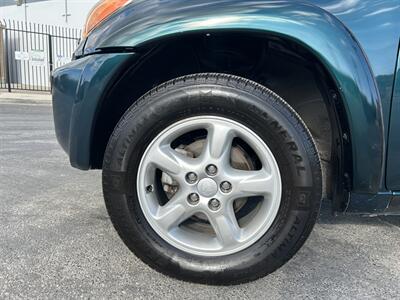 2003 Toyota RAV4   - Photo 11 - Canoga Park, CA 91303