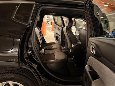 2025 Jeep Compass Latitude   - Photo 20 - Canoga Park, CA 91303