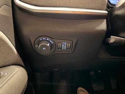 2025 Jeep Compass Latitude   - Photo 30 - Canoga Park, CA 91303