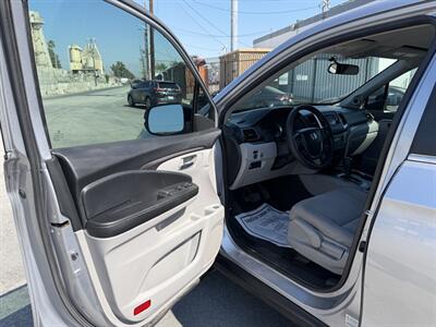 2018 Honda Pilot LX   - Photo 12 - Canoga Park, CA 91303