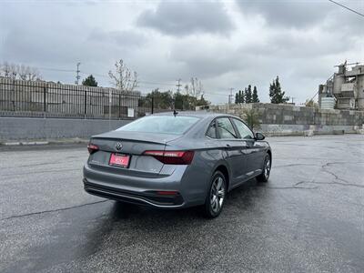 2024 Volkswagen Jetta SE   - Photo 4 - Canoga Park, CA 91303