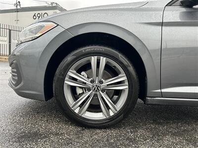 2024 Volkswagen Jetta SE   - Photo 10 - Canoga Park, CA 91303