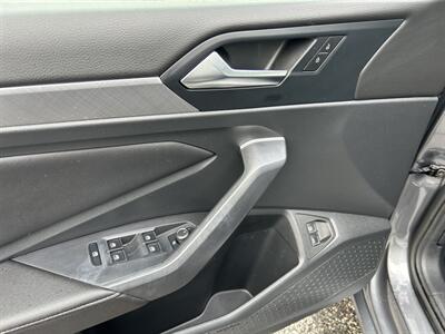 2024 Volkswagen Jetta SE   - Photo 21 - Canoga Park, CA 91303