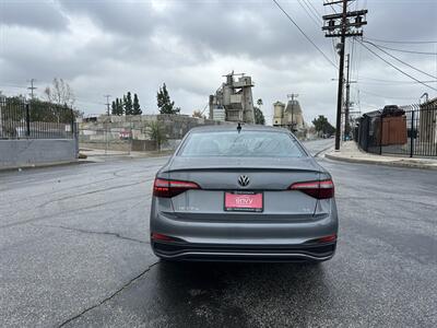 2024 Volkswagen Jetta SE   - Photo 8 - Canoga Park, CA 91303