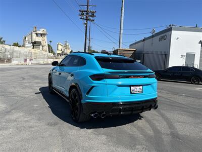 2021 Lamborghini Urus   - Photo 3 - Canoga Park, CA 91303