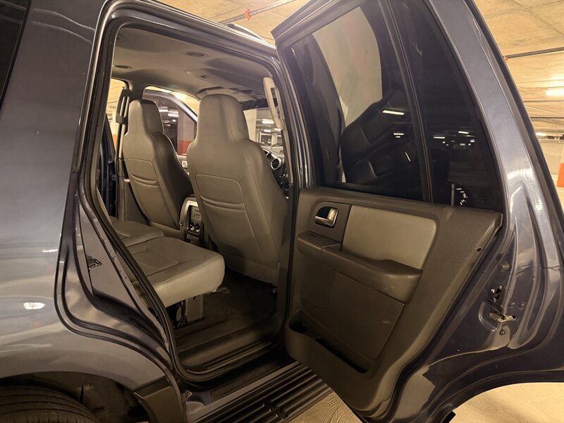 2003 Ford Expedition XLT - Photo 19 - Canoga Park, CA 91303
