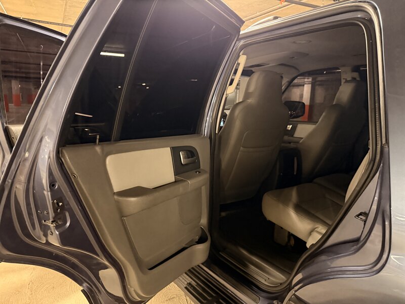 2003 Ford Expedition XLT - Photo 16 - Canoga Park, CA 91303