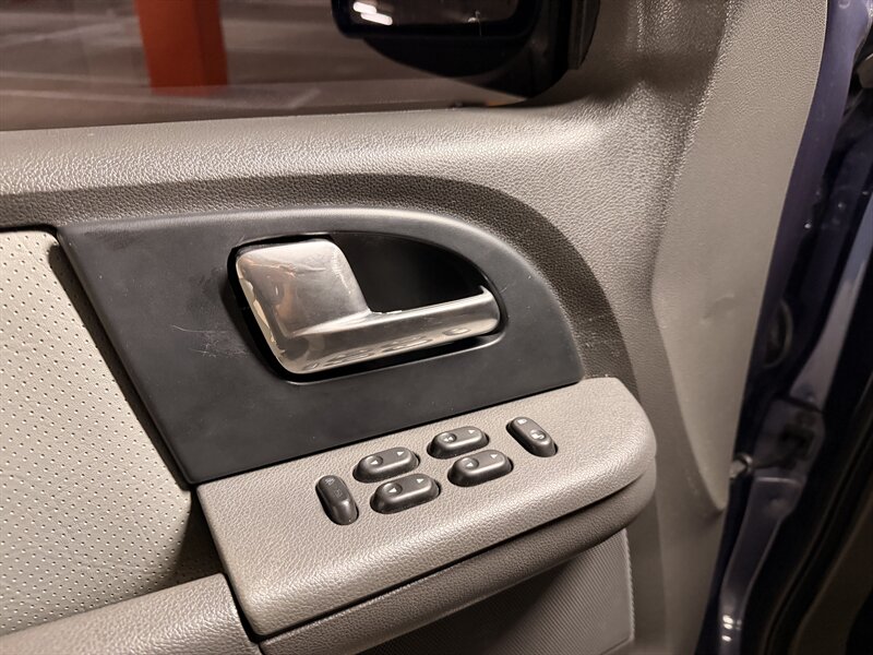 2003 Ford Expedition XLT - Photo 25 - Canoga Park, CA 91303