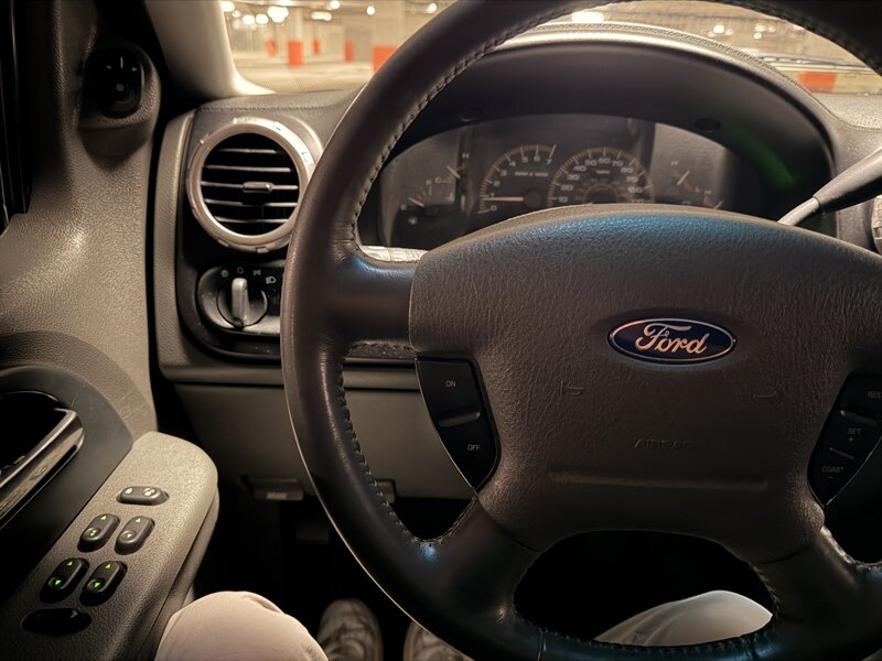 2003 Ford Expedition XLT - Photo 33 - Canoga Park, CA 91303