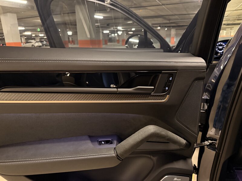 2024 Porsche Cayenne Turbo GT - Photo 27 - Canoga Park, CA 91303