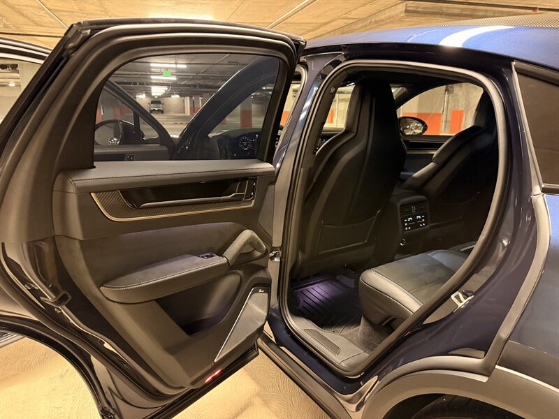 2024 Porsche Cayenne Turbo GT - Photo 21 - Canoga Park, CA 91303