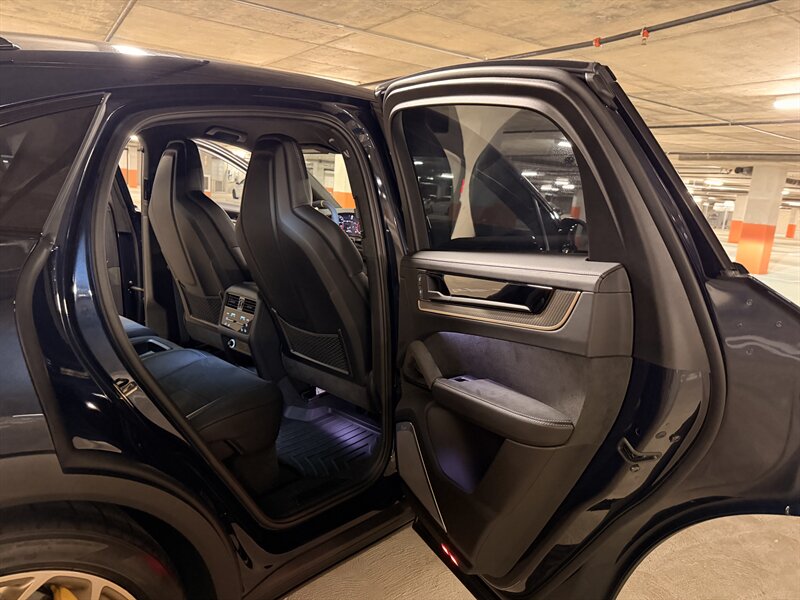 2024 Porsche Cayenne Turbo GT - Photo 23 - Canoga Park, CA 91303