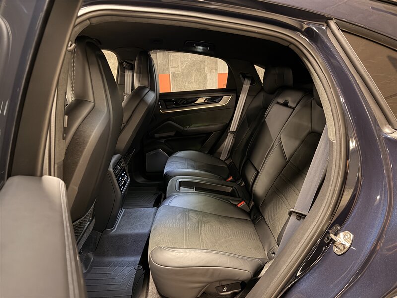2024 Porsche Cayenne Turbo GT - Photo 22 - Canoga Park, CA 91303