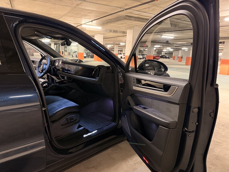 2024 Porsche Cayenne Turbo GT - Photo 25 - Canoga Park, CA 91303