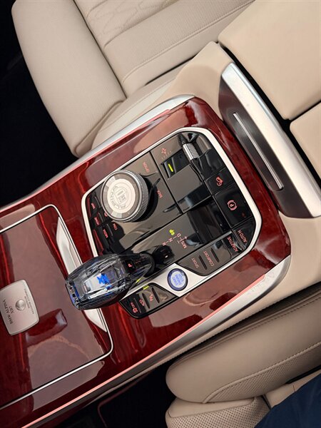 2021 BMW X7 ALPINA XB7 - Photo 36 - Canoga Park, CA 91303