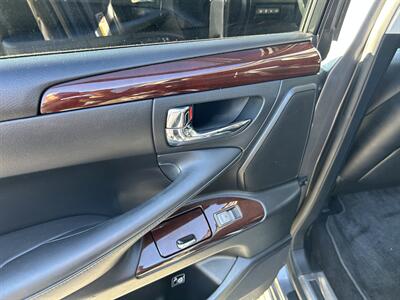 2013 Lexus LX 570   - Photo 24 - Canoga Park, CA 91303