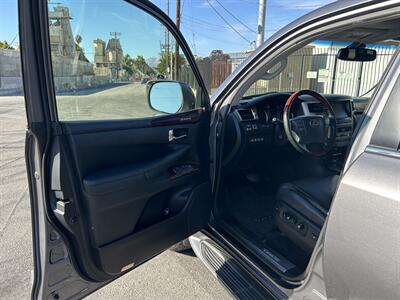 2013 Lexus LX 570   - Photo 16 - Canoga Park, CA 91303
