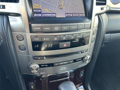 2013 Lexus LX 570   - Photo 43 - Canoga Park, CA 91303