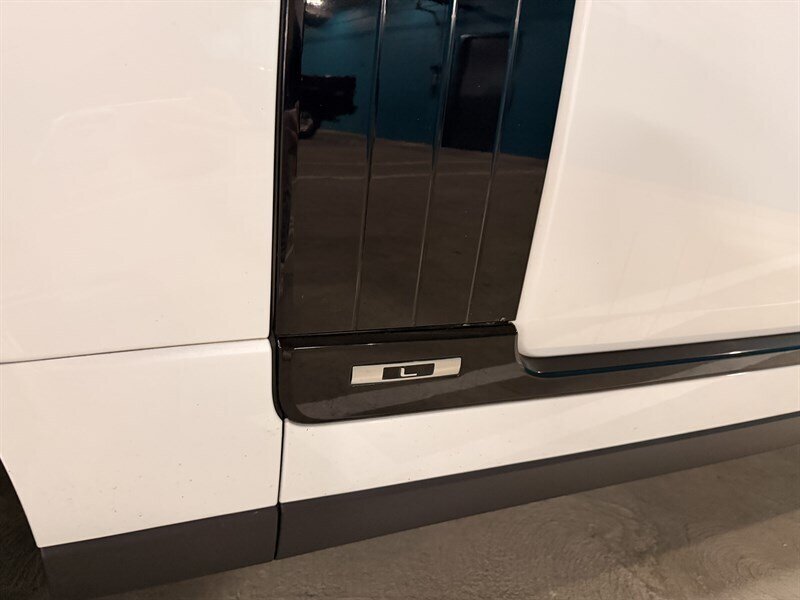 2021 Land Rover Range Rover P525 HSE Westminster Edit - Photo 14 - Canoga Park, CA 91303