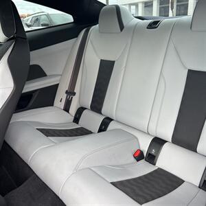 2022 BMW M4 Competition   - Photo 12 - Canoga Park, CA 91303