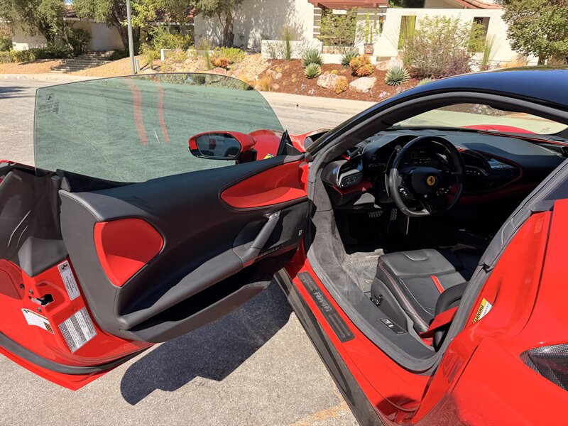 2022 Ferrari SF90 Stradale - Photo 17 - Canoga Park, CA 91303