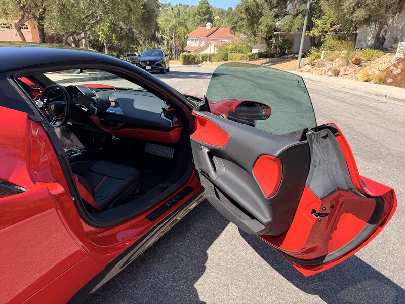 2022 Ferrari SF90 Stradale - Photo 19 - Canoga Park, CA 91303