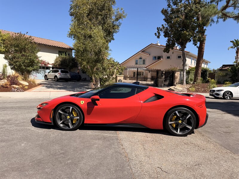 2022 Ferrari SF90 Stradale - Photo 2 - Canoga Park, CA 91303