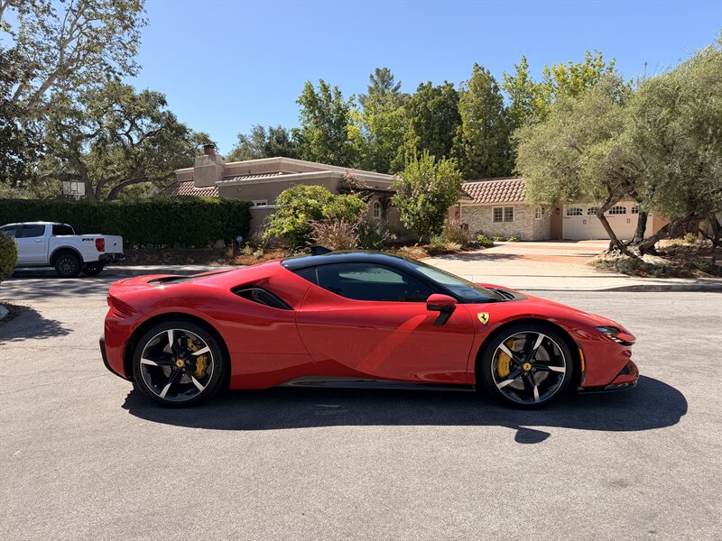 2022 Ferrari SF90 Stradale - Photo 5 - Canoga Park, CA 91303