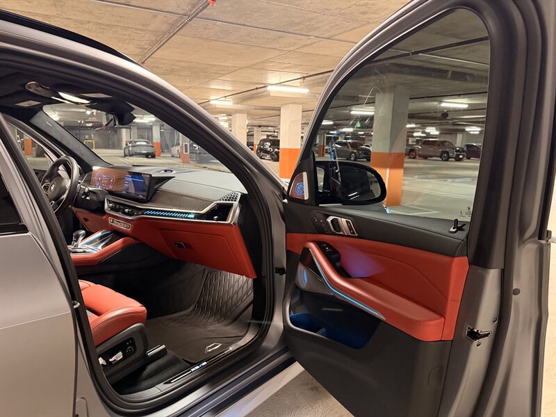 2025 BMW X5 M Competition - Photo 21 - Canoga Park, CA 91303