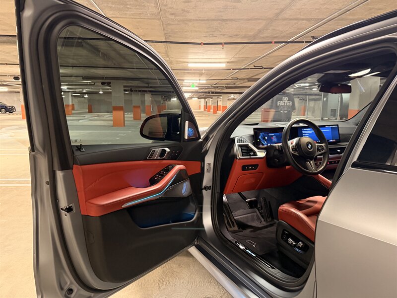 2025 BMW X5 M Competition - Photo 15 - Canoga Park, CA 91303