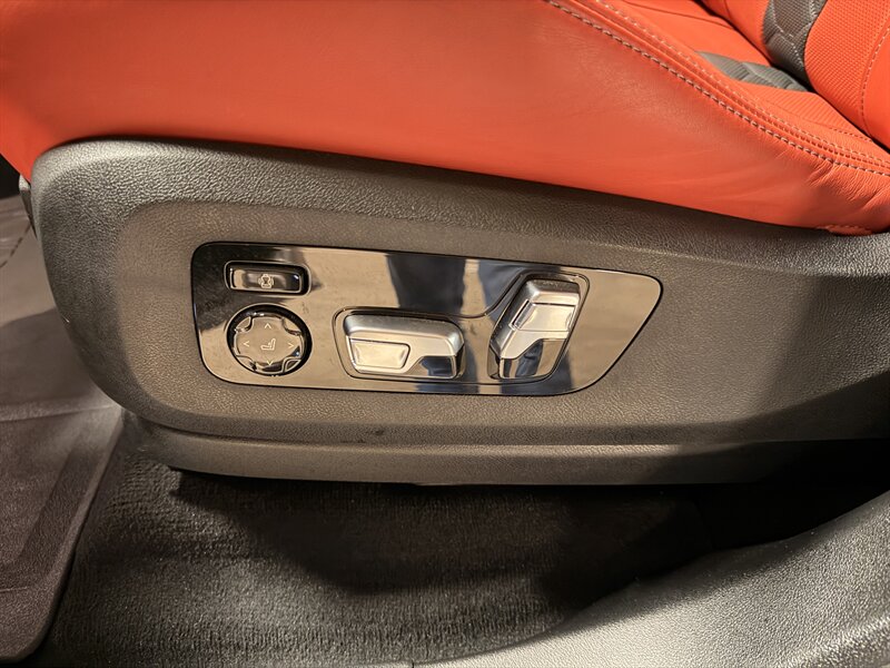 2025 BMW X5 M Competition - Photo 30 - Canoga Park, CA 91303