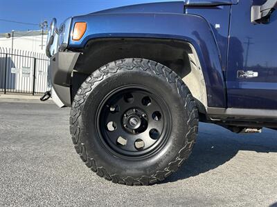 2008 Hummer H3 Adventure   - Photo 11 - Canoga Park, CA 91303