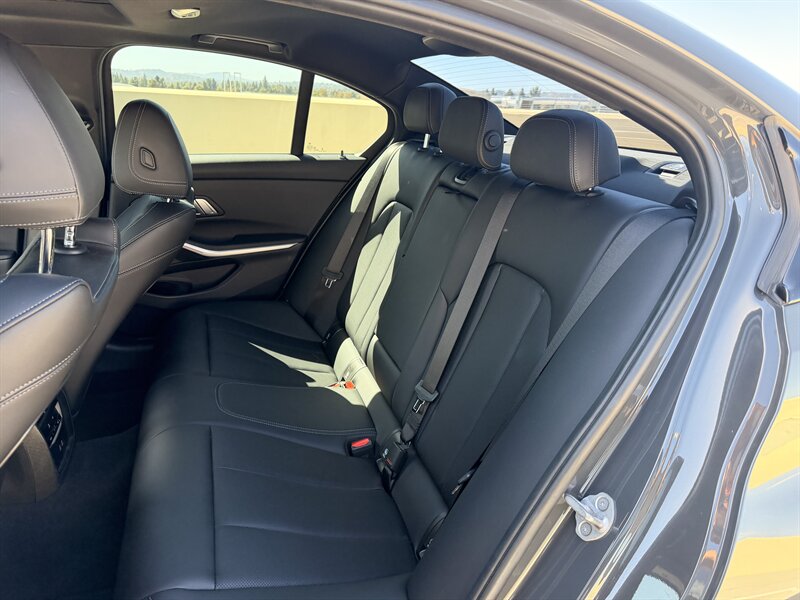 2023 BMW 3 Series 330i - Photo 33 - Canoga Park, CA 91303