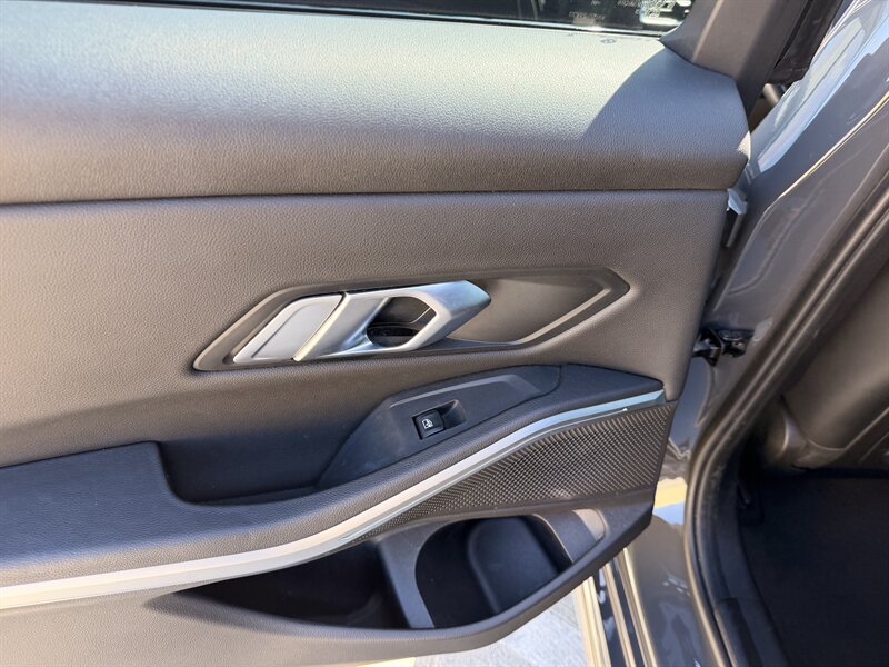 2023 BMW 3 Series 330i - Photo 32 - Canoga Park, CA 91303