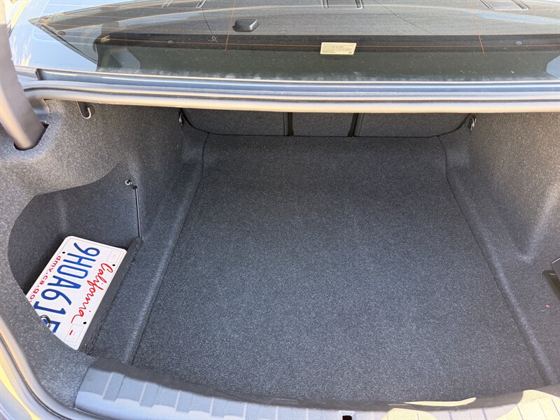 2023 BMW 3 Series 330i - Photo 21 - Canoga Park, CA 91303