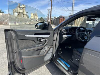 2021 Lamborghini Urus   - Photo 14 - Canoga Park, CA 91303