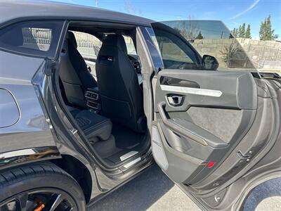 2021 Lamborghini Urus   - Photo 18 - Canoga Park, CA 91303