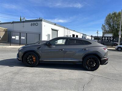 2021 Lamborghini Urus   - Photo 2 - Canoga Park, CA 91303