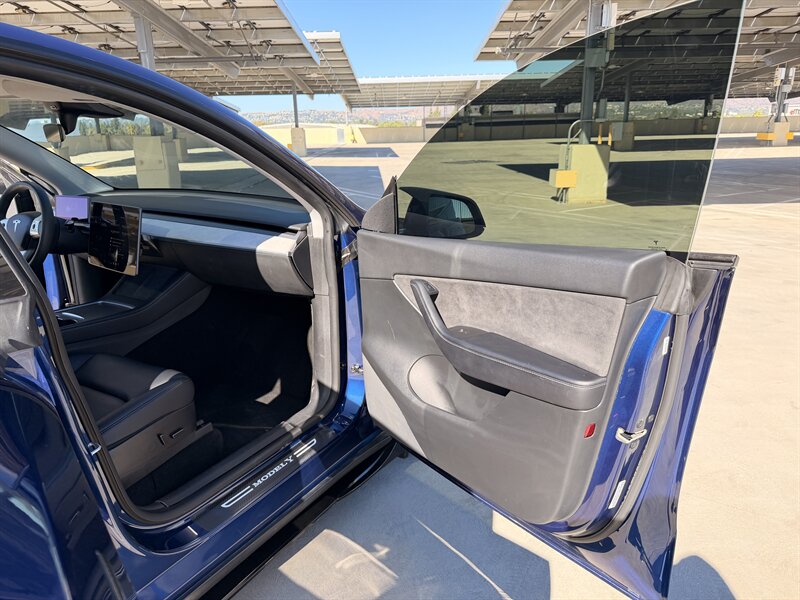 2022 Tesla Model Y Long Range - Photo 31 - Canoga Park, CA 91303