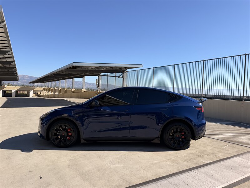 2022 Tesla Model Y Long Range - Photo 4 - Canoga Park, CA 91303