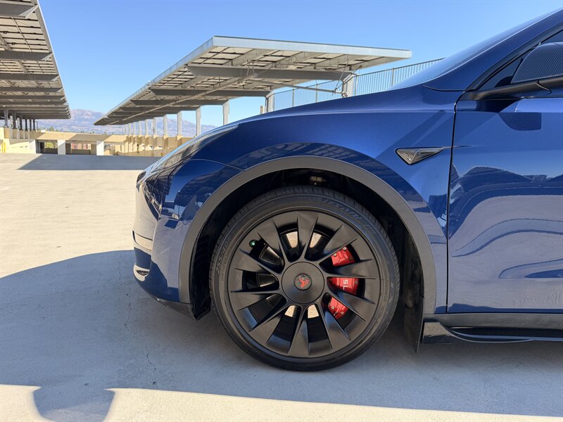 2022 Tesla Model Y Long Range - Photo 13 - Canoga Park, CA 91303