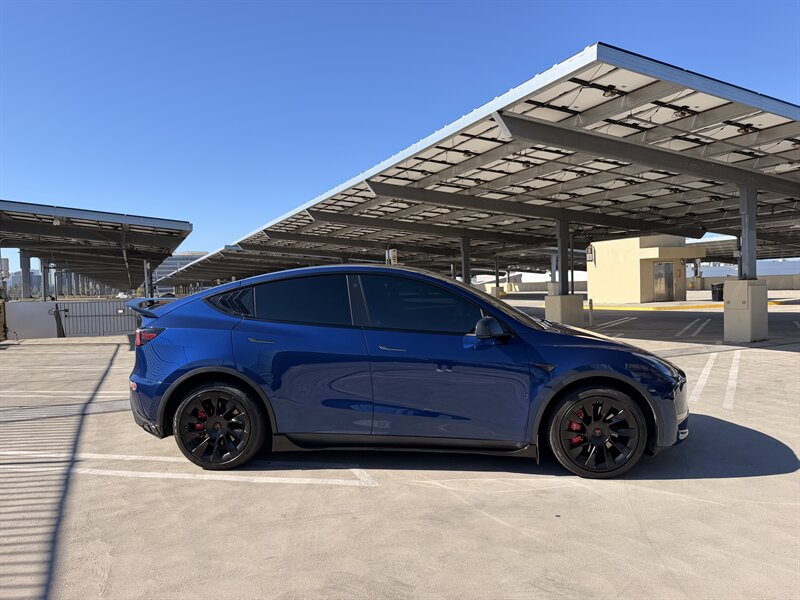 2022 Tesla Model Y Long Range - Photo 10 - Canoga Park, CA 91303