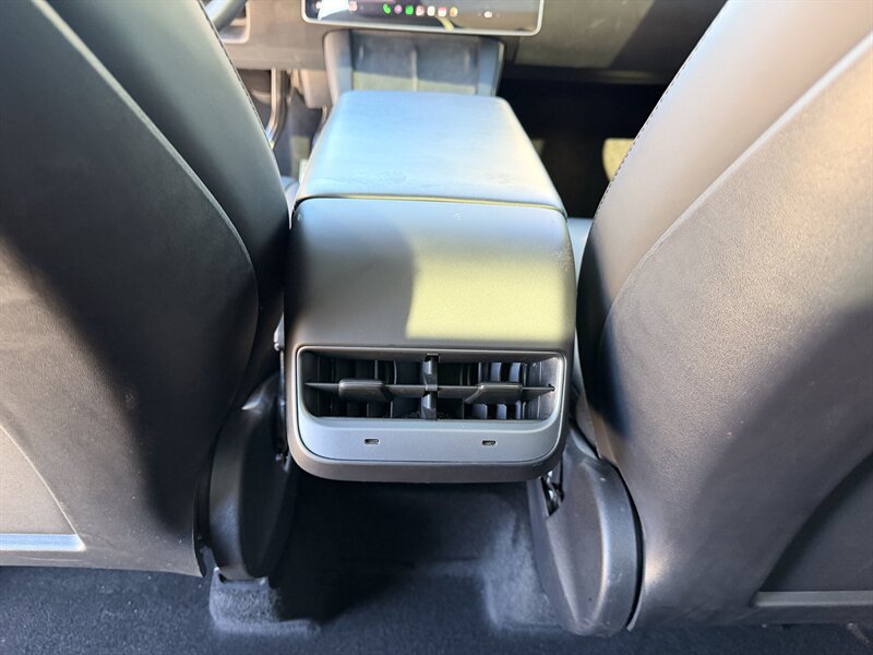 2022 Tesla Model Y Long Range - Photo 37 - Canoga Park, CA 91303