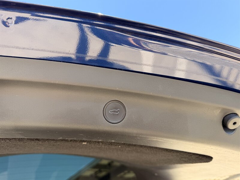 2022 Tesla Model Y Long Range - Photo 18 - Canoga Park, CA 91303