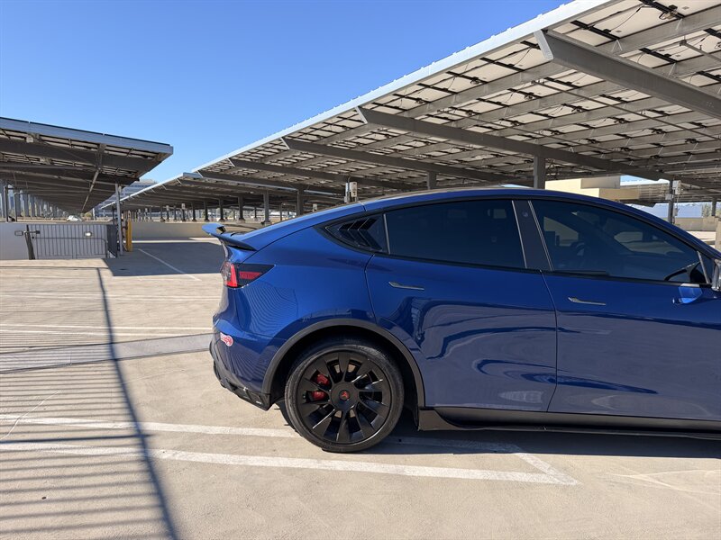 2022 Tesla Model Y Long Range - Photo 8 - Canoga Park, CA 91303