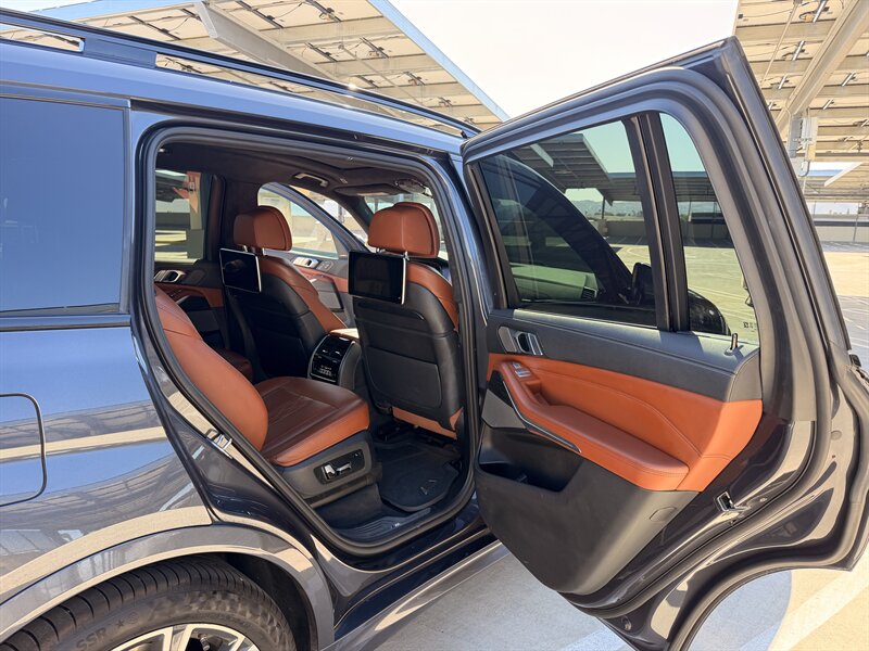 2020 BMW X7 M50i - Photo 20 - Canoga Park, CA 91303