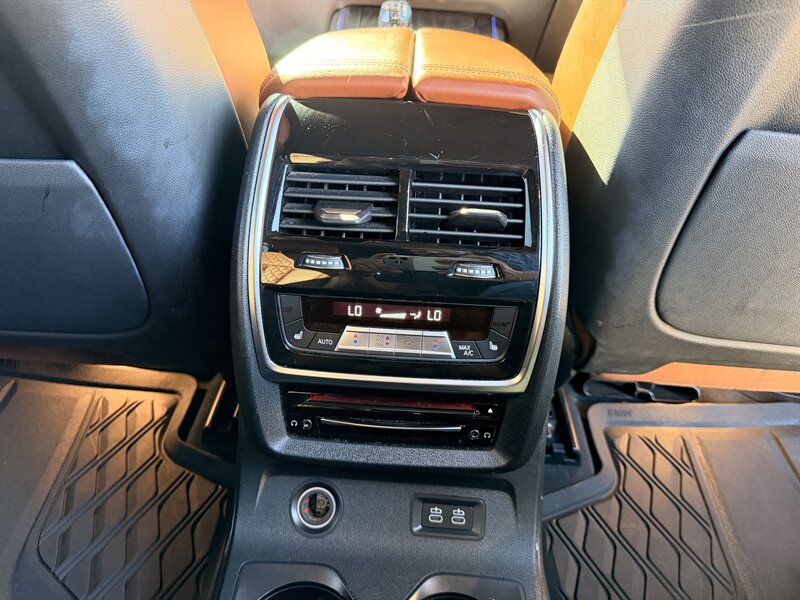 2020 BMW X7 M50i - Photo 24 - Canoga Park, CA 91303