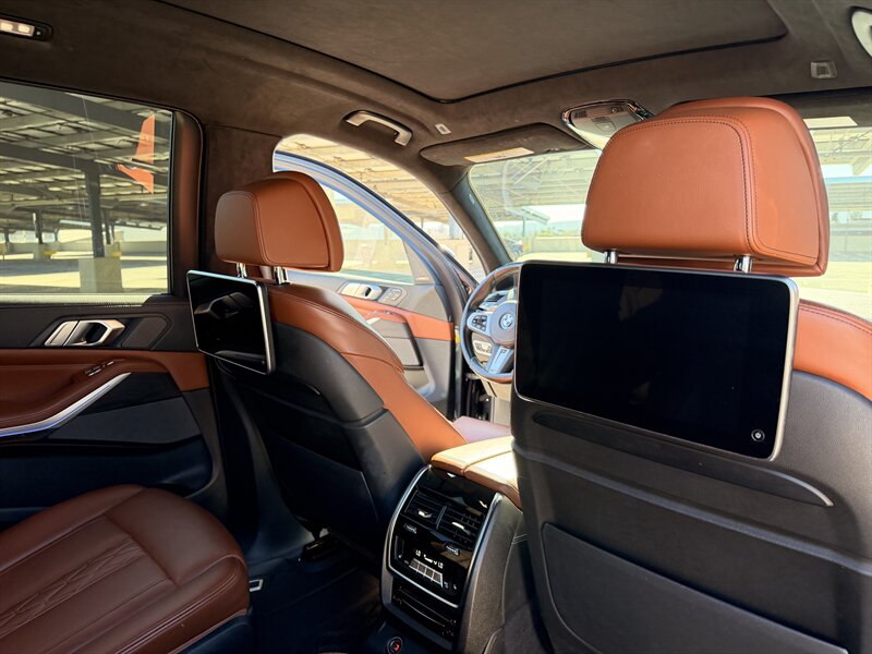 2020 BMW X7 M50i - Photo 22 - Canoga Park, CA 91303