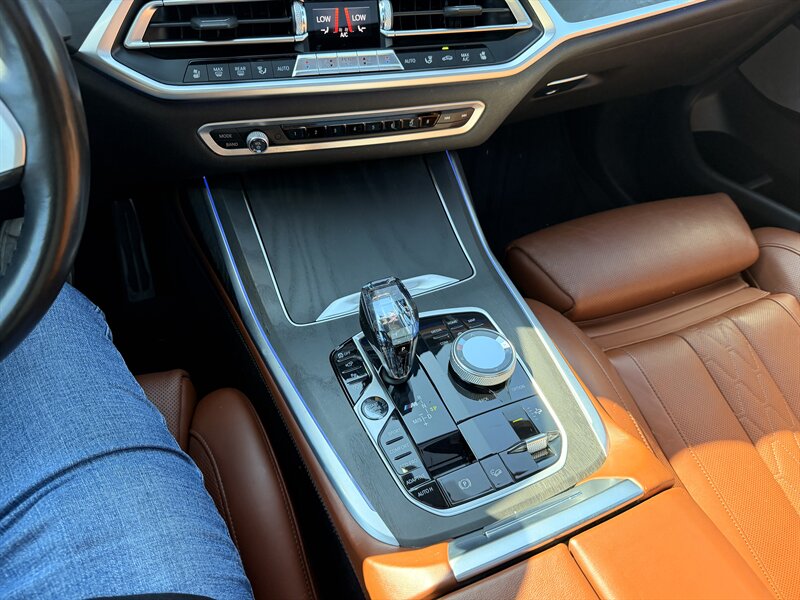 2020 BMW X7 M50i - Photo 33 - Canoga Park, CA 91303